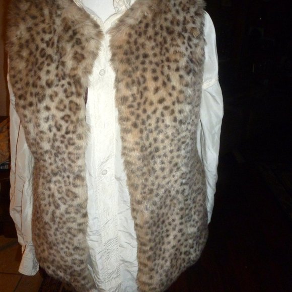 Cute Forever 21 leopard print faux fur vest size Small - Picture 1 of 12